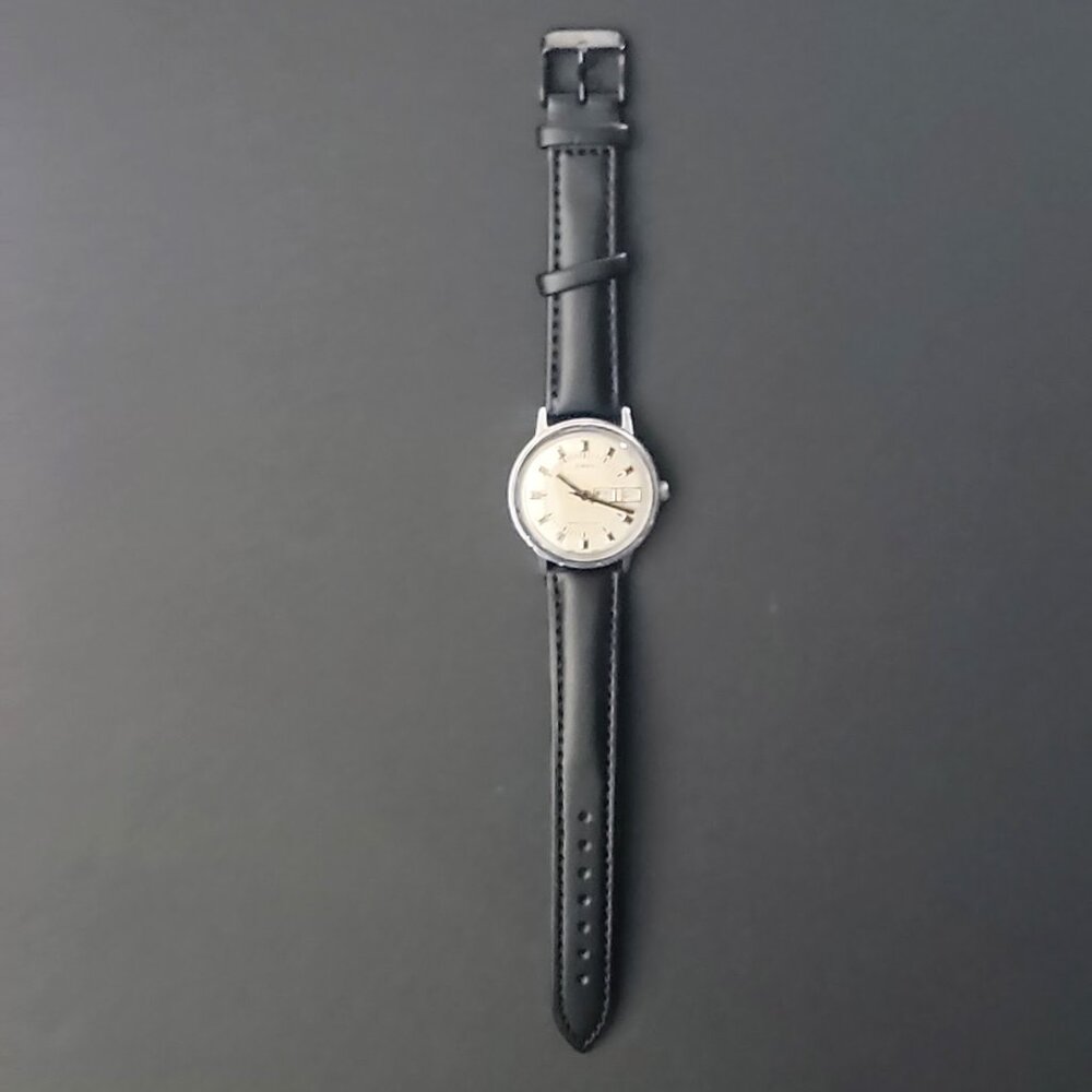 Vintage 1976 Timex Marlin Day-Date | Linen Dial | Manual Wind - Picture 6 of 6